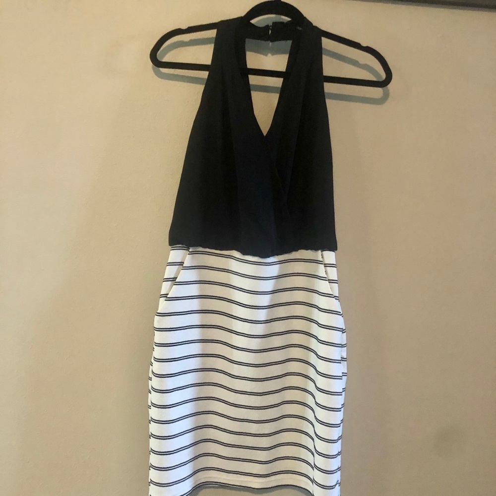 Medium - Dress with pockets.